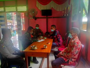 Babinsa Air Besar Bersama Bhabin Sambangi Kantor Desa Serimbu