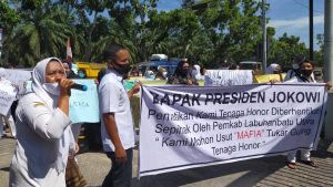 Diputus Kontrak secara Sepihak,Tenaga Honorer Datangi Kantor Bupati Labura