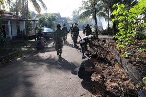 Zidam XII/Tpr Bersihkan Parit dan Jalan di Komplek Hosana Grasia