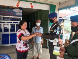 Putus Mata Rantai Covid-19, Subdenpom XII/ 1-7 Sungai Pinyuh Bagikan Masker