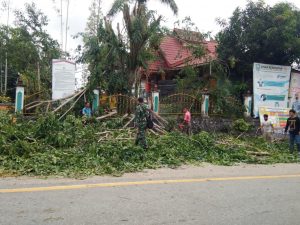 Babinsa bersama Masyarakat melaksanakan kerja Bhakti
