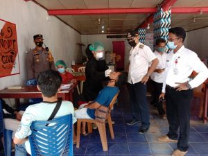 Bupati Landak Dukung Deteksi Dini Sebaran COVID-19 dengan Sweeping Random Cek di Sengah Temila