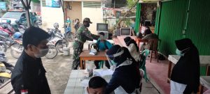 Babinsa Monitoring Masrayakat di Desa Binaan dan Tempat Keramaian