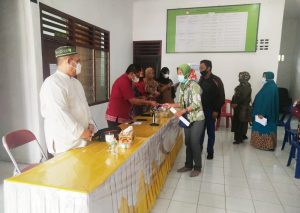 Bangkitkan UMKM, Pemkab Asahan Salurkan Buku Tabungan Dana Pinjaman Bergulir