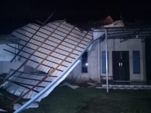 Atap Rumah Warga Ambruk Akibat Hujan Deras Disertai Angin Kencang