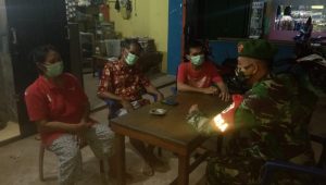 Babinsa koramil09/Toba melaksanakan  Antisifasi penyebaran covid- 19 di wilayah binaan