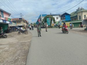 Koramil 1204-02/ Sekayam Pendisiplinan Protokol Kesehatan Bagi Masyarakat Yang Tidak Mematuhi Protokol Kesehatan Saat Berkendara