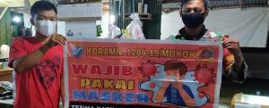 Koramil 1204-02/ Sekayam Razia Masker kepada pengendara Yang Dilaksanakan Oleh Aparat Gabungan Subsatgaster dan Satgas Covid-19
