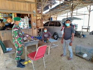 Koramil 1204-21/ Entikong Babinsa Mensosialisasikan 5M Protokol Kesehatan Guna Mencegah Penularan Covid-19