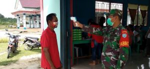 Koramil 22/ Belitang Mensosialisasikan 5M kepada masyarakat binaan.