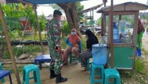 Koramil 16/ Sekadau Hulu Mensosialisasikan 5M di desa binaan