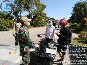 Babinsa Koptu Purwo Tanoyo Gelar Oprasi Yustisi Penertiban Pemakaian Masker Serta Edukasi Protokol Kesehatan Covid-19