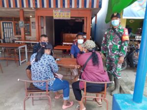 Gencar Ingatkan Masyarakat Meliau Pentingnya Prokes di Lingkungan Hidup