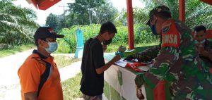 Koramil 1204-10/Balai Melaksanakan Pemantauan Dan Sosialisasi 5M Di Posko PPKM MIKRO.