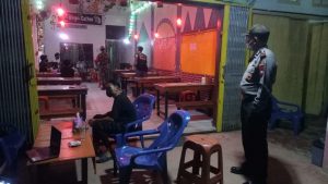 Gencar Ingatkan Masyarakat Meliau Pentingnya Prokes di Lingkungan Hidup