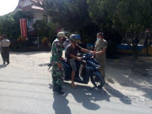 Koramil 1204-02/ Sekayam  Pendisiplinan Prokes serta Sosialisasi 5 M