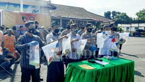 Antisipasi Premanisme, Polres Lotim Bina Ratusan Juru Parkir