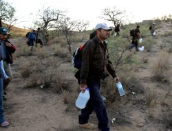 Para Migran Menerjang Musim Panas Mematikan di Gurun Menuju AS