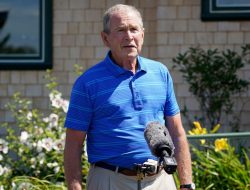 Bush: Biden Buat Kesalahan dengan Menarik Pasukan AS dari Afghanistan