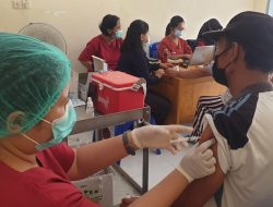 Syarat Nomor Induk Kependudukan Hambat Vaksinasi Kelompok Masyarakat Adat COVID-19