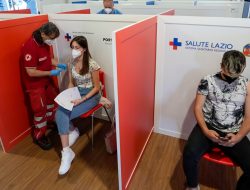 70% Penduduk Dewasa Eropa Sudah Terima Vaksin COVID-19