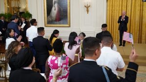 Biden Pimpin Upacara Naturalisasi bagi Warga Negara Baru