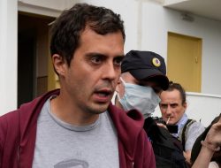 Polisi Rusia Geledah Rumah Wartawan Investigatif