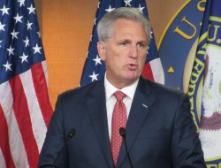 McCarthy Sebut CDC Politis tentang Panduan Baru Pemakaian Masker