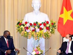 Menhan AS Ingin Dorong Hubungan dengan Vietnam
