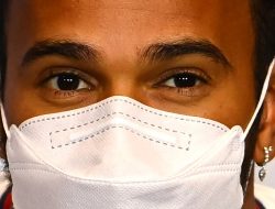 Pembalap Hamilton Jadi Sasaran Pelecehan Rasisme Daring