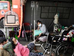 Epidemiolog: Tekan Kasus atau RS Akan Kolaps