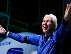 Pionir Penerbang Perempuan Wally Funk Jadi ‘Pujaan Baru Amerika’