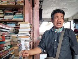 Keluh Kesah Penjual Buku di Pasar Raya Padang Saat Pandemi
