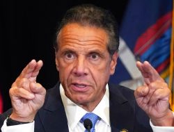 Gubernur New York Desak Pegawai Negara Bagian Divaksinasi