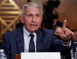 Para Pejabat AS Perdebatkan Mandat Masker, Vaksinasi, dan Lonjakan Varian Delta