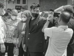 Duh, Disela Jumpa Pers, Bodyguard Berbie Aceh Menepis Kamera Wartawan