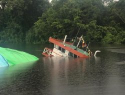 Kapal Sarana Borneo Tenggelam di Melano Kabupaten Kayong Utara