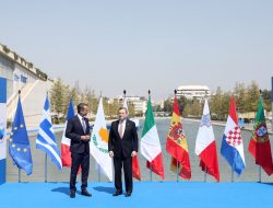 KTT di Athena Diwarnai Aksi Unjuk Rasa