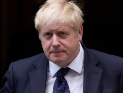 PM Inggris Rombak Kabinet, Demosi Menteri Luar Negeri