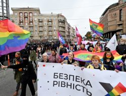 Ribuan Berpawai dalam Aksi Pride di Ukraina