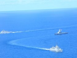 Angkatan Laut Indonesia dan Singapura Latihan Perang di Laut Natuna