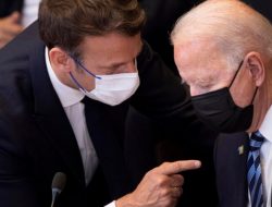 Krisis Kontrak Kapal Selam, Biden Minta Bicara dengan Macron