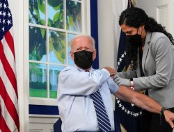 Biden Terima Suntikan Penguat Vaksin COVID-19