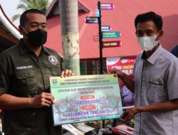 Wagub Sumbar Serahkan Bantuan Alsintan Untuk Kelompok Tani Saiyo