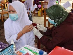Sumbar vaksinasi 1000 pelajar antisipasi COVID-19