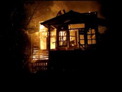 Asrama Polisi di Tanjung Kapuas Kabupaten Sanggau Terbakar