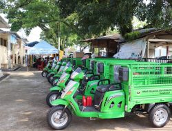 Nelayan Sumbar Terima Bantuan 224 Unit Mesin Tempel dan 10 Unit Sepeda Motor Roda Tiga