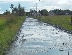 Beginilah Kondisi Jalan Tebas Sungai di Kabupaten Sambas