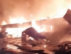 Pasar Baso Kabupaten Agam Terbakar, Api Besar Membakar Kios Blok G