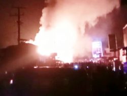 Kebakaran Hebat Membakar Puluhan Kios Pedagang Pasar Kambang Sumatera Barat